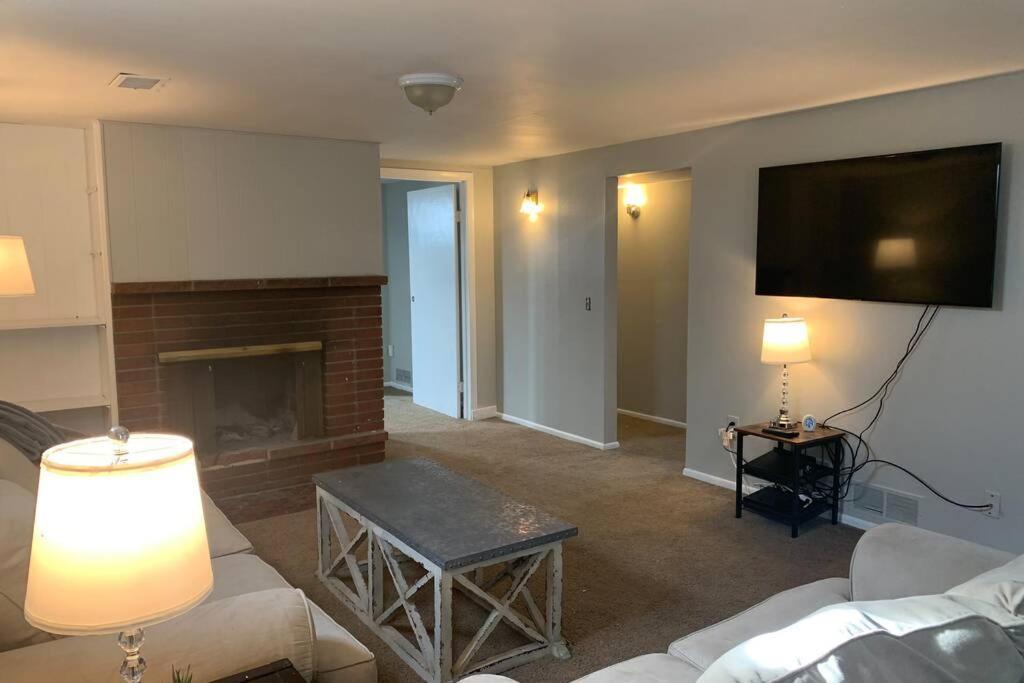 3 King Beds + Bunk Beds On Broadway Βίλα Λίτλτον Εξωτερικό φωτογραφία
