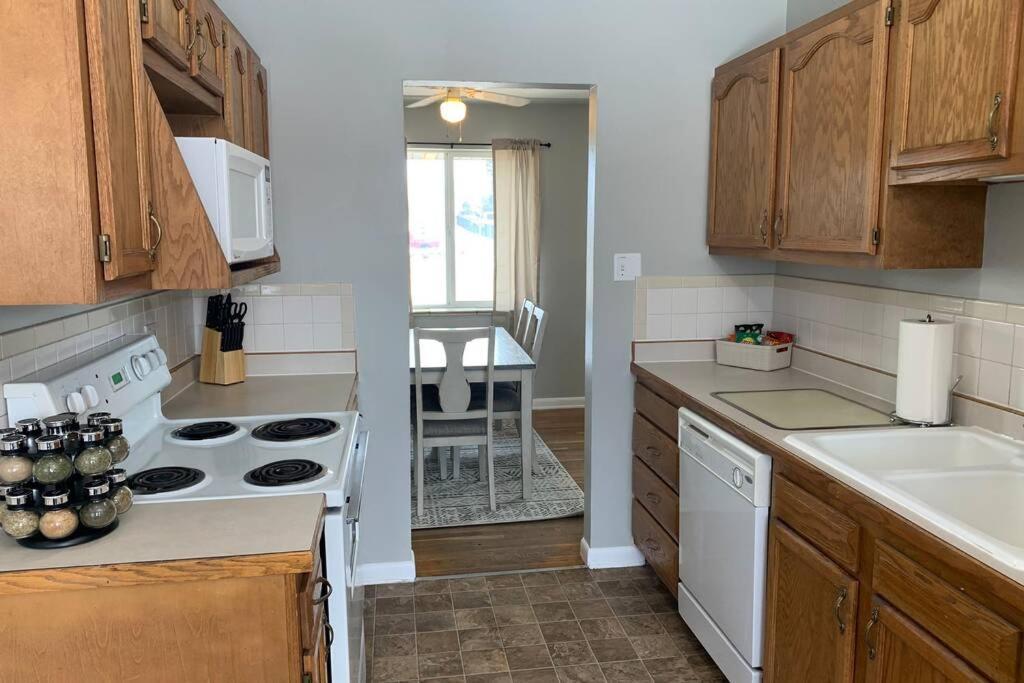 3 King Beds + Bunk Beds On Broadway Βίλα Λίτλτον Εξωτερικό φωτογραφία