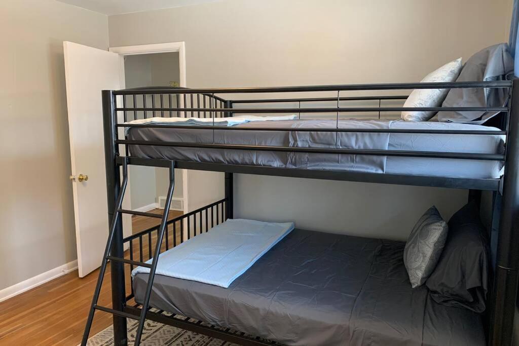 3 King Beds + Bunk Beds On Broadway Βίλα Λίτλτον Εξωτερικό φωτογραφία